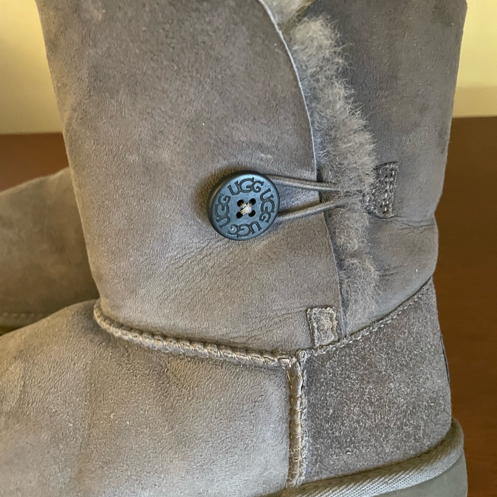 Authentic UGG Bailey Button Boots, Gray Size 6 - Picture 13 of 15